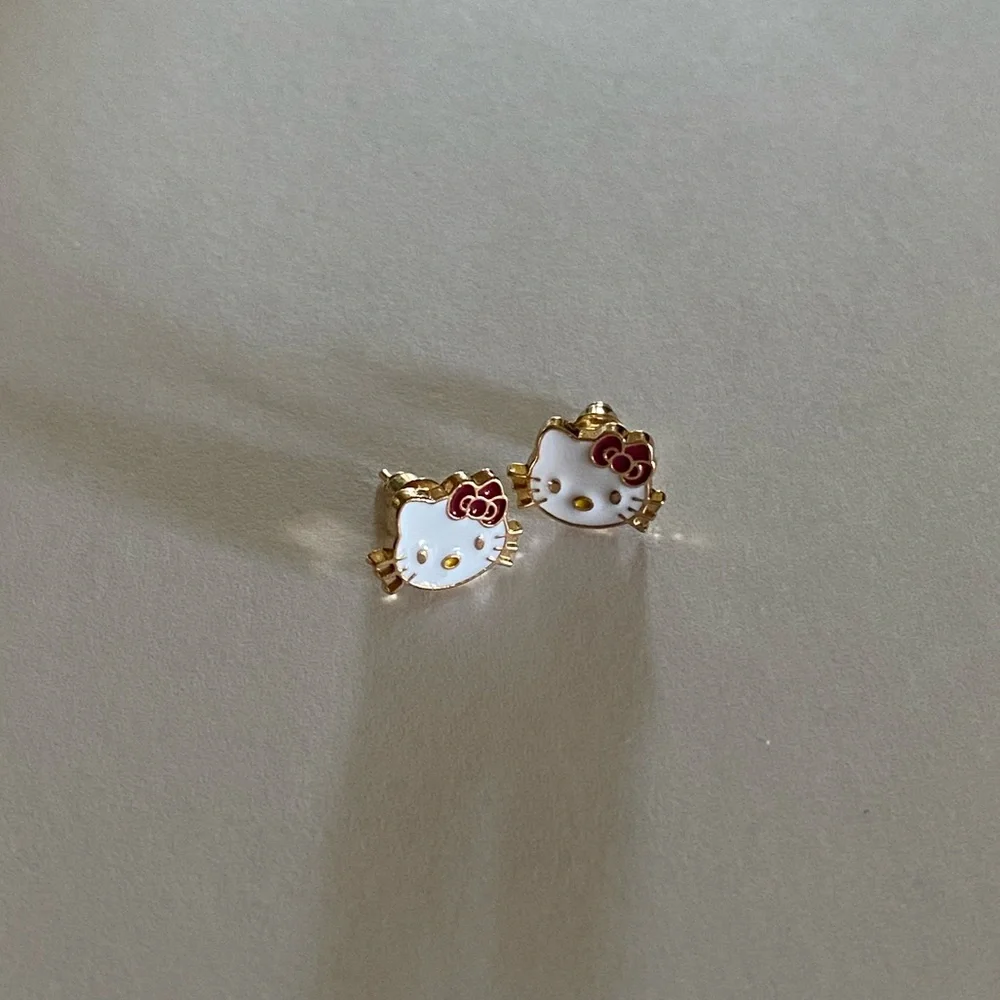 Brand new hello kitty earrings - Picture 2 of 4